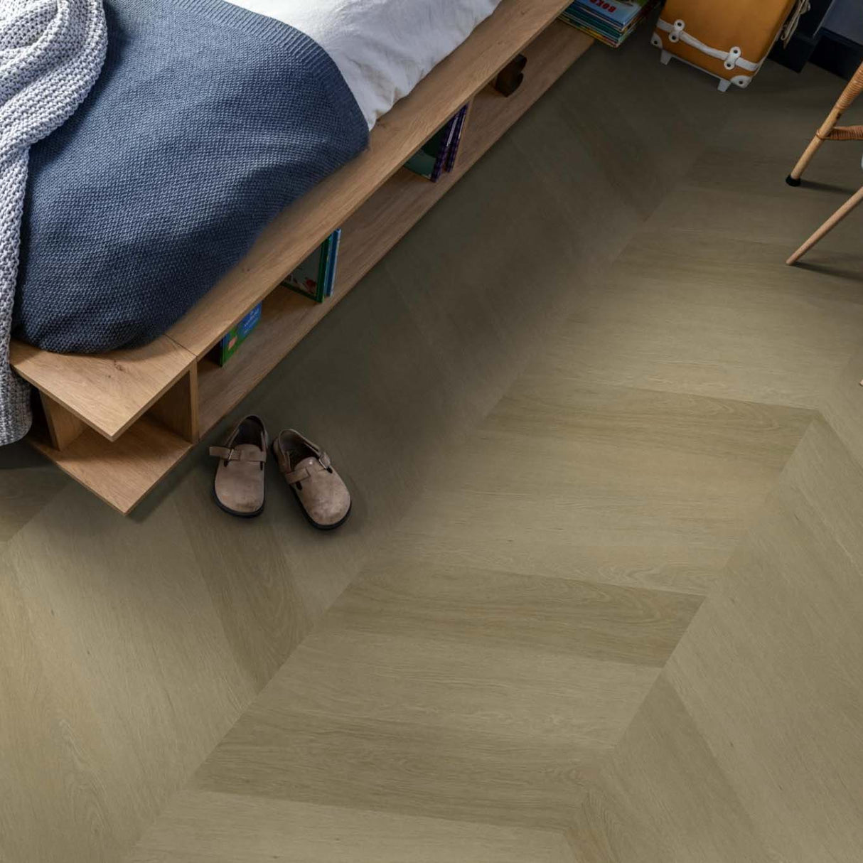 Slaapkamer met warme eiken Hongaarse punt PVC vloer