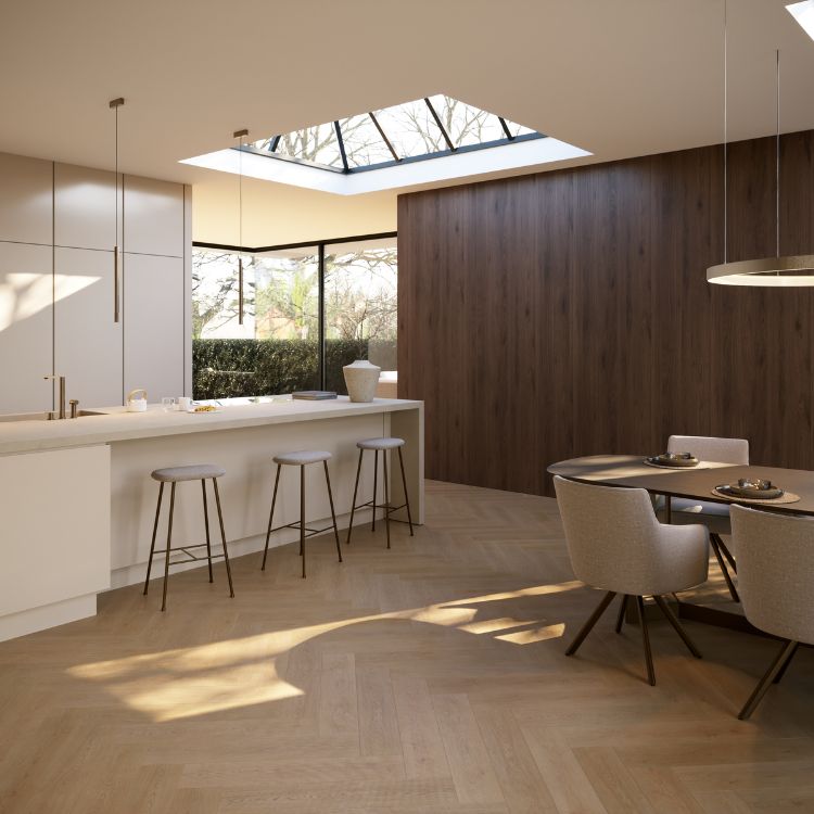 Keuken met moderne uitstraling dankzij Belakos Monastro visgraat XL 93 rigid click vloer in licht eiken