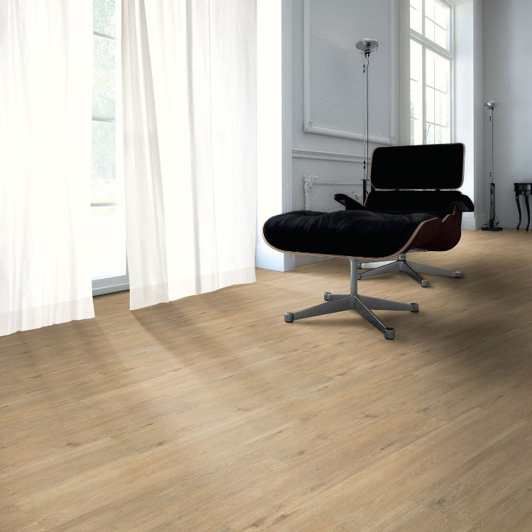 Zithoek met open uitstraling dankzij Belakos Rustico 50 vloer in naturel eiken