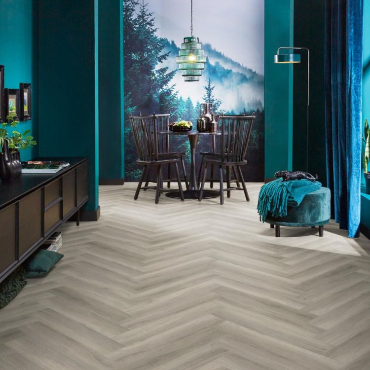 Gang met moderne uitstraling dankzij Ambiant spigato visgraat grey vloer in grijs