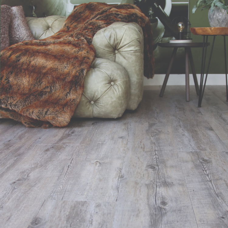 woonkamer met een stijlvolle uitstraling dankzij TFD Style Pro PRO 7 vloer in lichtbruin eiken