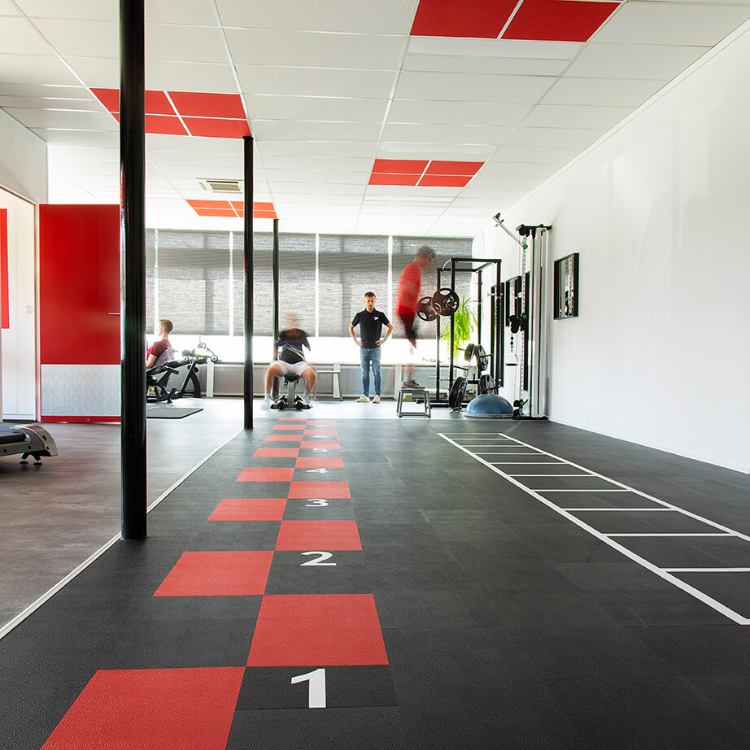 Sportschool met luxe uitstraling dankzij TFD Touch Leather LZ03 vloer in zwart