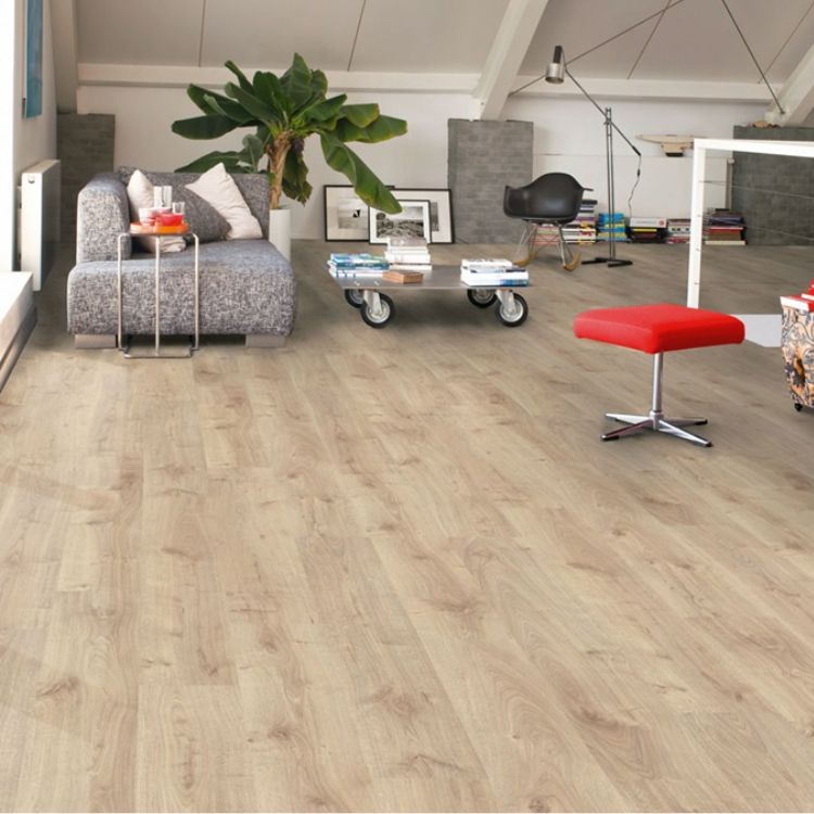 Studio met rustige uitstraling dankzij Quick Step Creo Virginia Eik Natuur vloer in naturel eiken