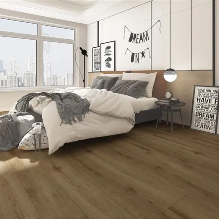 Slaapkamer met rustgevende uitstraling dankzij Gelasta Natural Oak Dark vloer in donker eiken