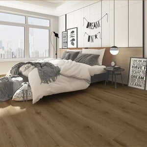 Slaapkamer met rustgevende uitstraling dankzij Gelasta Natural Oak Dark vloer in donker eiken